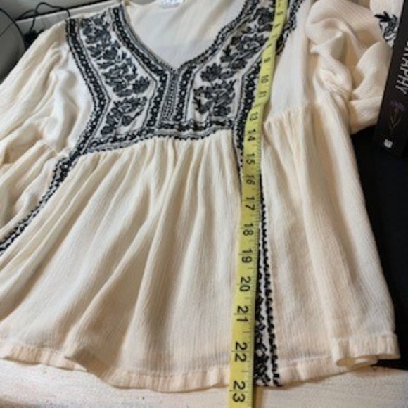 Venus Boho Style Womens Lrg Blouse white with delicate blue embroidery Details - Picture 5 of 9